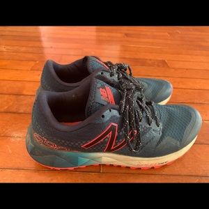 New Balance Trail 690